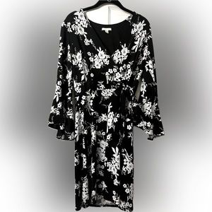 Floral flare Sleeve dress size M